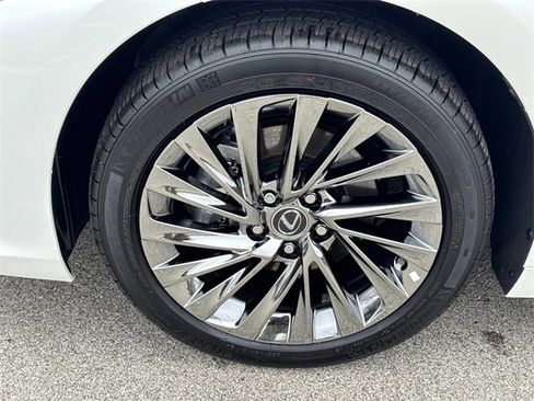 Certified 2025 Lexus ES 300h Ultra Luxury image 9