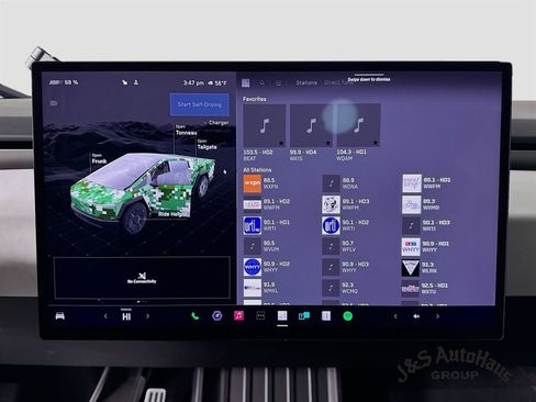 Used 2024 Tesla Cybertruck AWD Crew Cab image 17