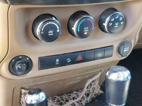 Used 2016 Jeep Wrangler Unlimited Rubicon w/ Max Tow Package AWD/4WD image 16