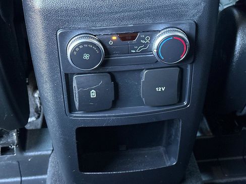 Used 2020 Ford Explorer XLT image 13