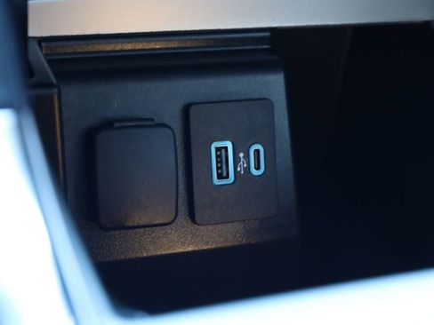 Used 2022 Ford Explorer Limited image 20