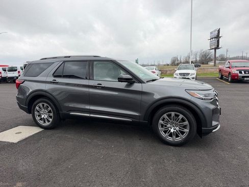 New 2026 Ford Explorer Platinum RWD image 4