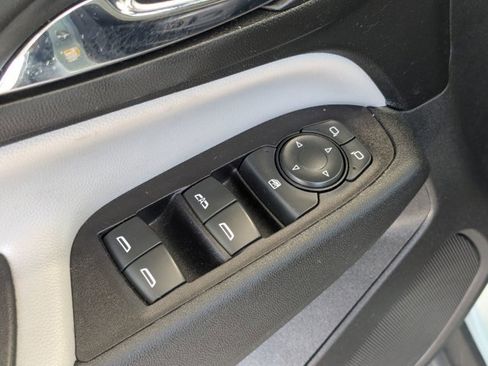 Used 2022 Chevrolet Equinox LT image 12