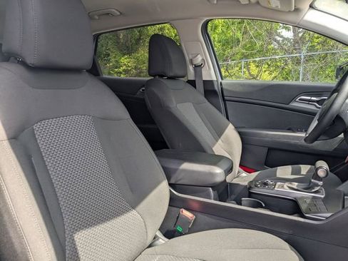 Used 2025 Kia Sportage LX FWD image 35