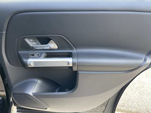 Used 2022 Mercedes-Benz GLB 250 image 22
