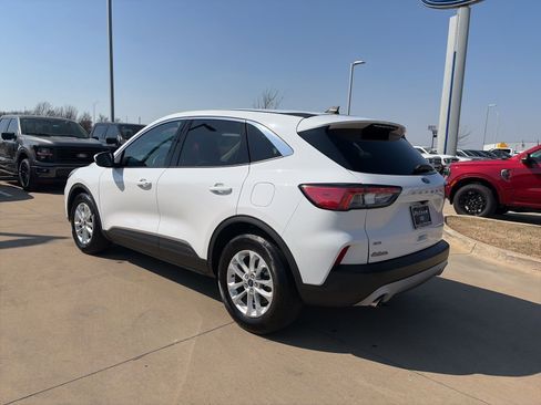 Used 2020 Ford Escape SE image 3