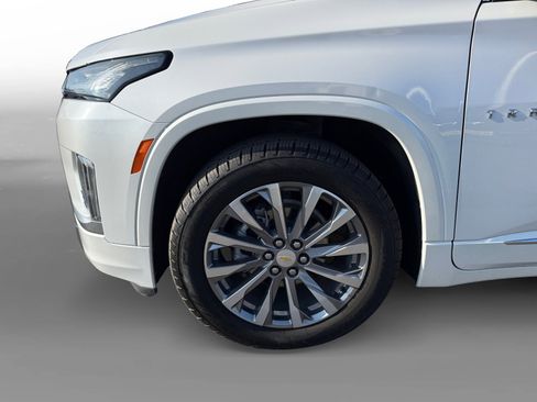 Used 2023 Chevrolet Traverse Premier image 9