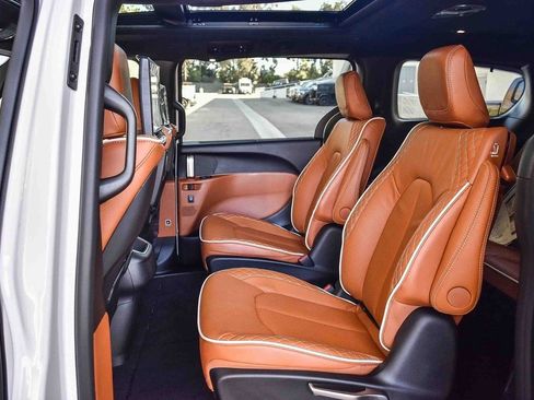 New 2026 Chrysler Pacifica Pinnacle w/ Trailer Tow Group image 19