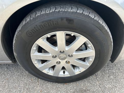 Used 2014 Chrysler Town & Country Touring FWD image 23