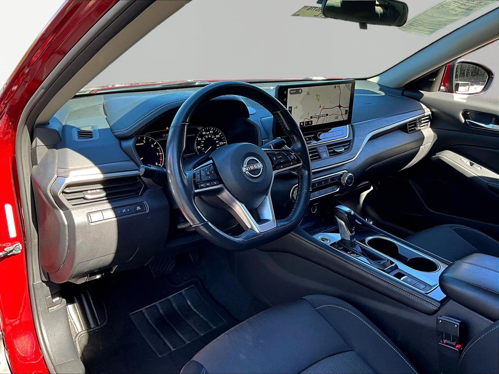 Used 2024 Nissan Altima 2.5 SV w/ SV Premium Package FWD image 17