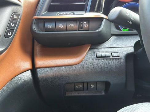 Used 2025 Toyota Crown Signia image 34