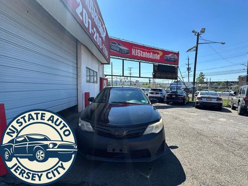 Used 2014 Toyota Camry LE image 7