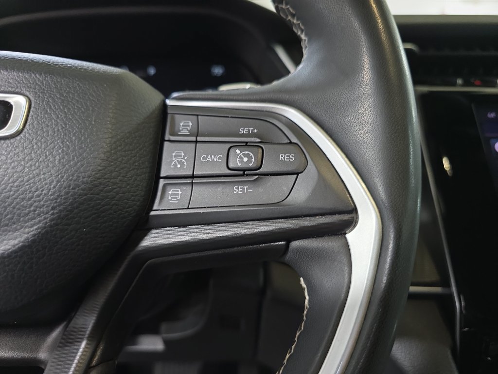 Used 2024 Jeep Grand Cherokee Altitude AWD/4WD image 21