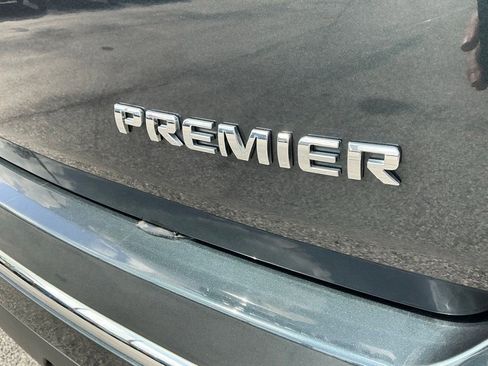 Used 2020 Chevrolet Traverse Premier FWD image 21