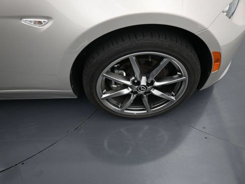 Used 2022 MAZDA MX-5 Miata RF Grand Touring w/ Weather Package RWD image 11