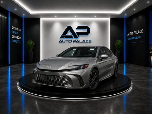 Used 2021 Toyota Camry SE FWD image 2