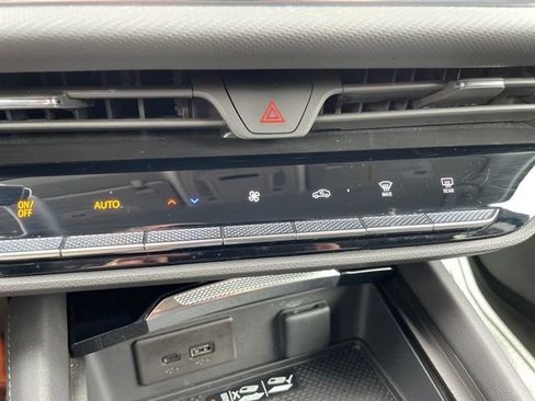 Used 2025 Buick Envision Preferred AWD/4WD image 21