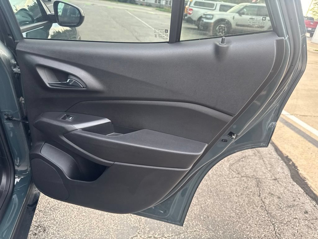 Used 2025 Chevrolet Trax LT FWD image 33