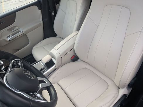 Used 2022 Mercedes-Benz GLB 250 4MATIC w/ Premium Package Lite image 15