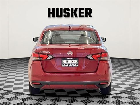 Used 2025 Nissan Versa SV image 4