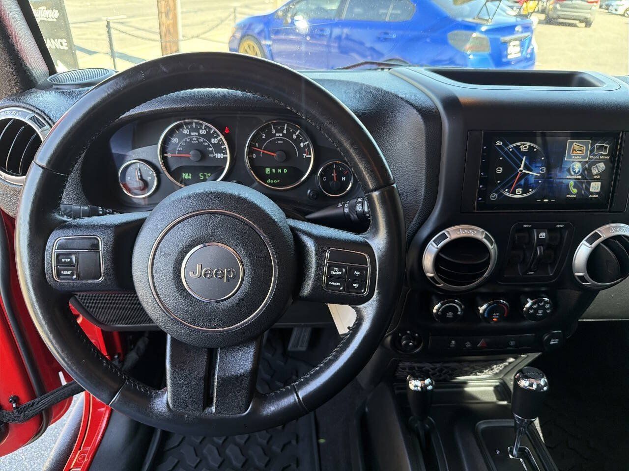 Used 2017 Jeep Wrangler Unlimited Sahara AWD/4WD image 32