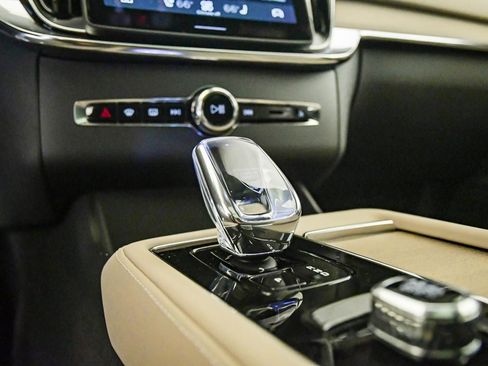 New 2026 Volvo XC90 T8 Plus w/ Protection Package AWD/4WD image 22