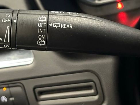 Used 2023 GMC Yukon SLT AWD/4WD image 16