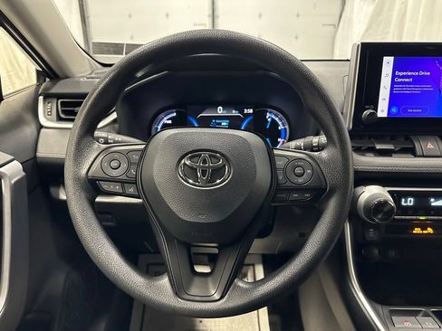 Used 2025 Toyota RAV4 XLE AWD/4WD image 18