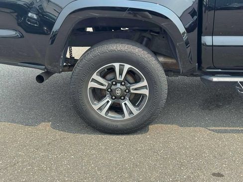 Used 2017 Toyota Tacoma TRD Sport w/ Tow Package (A/T) AWD/4WD image 10