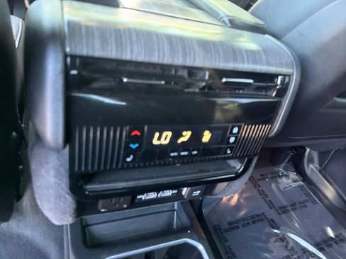 Used 2024 Jeep Wagoneer Series III AWD/4WD image 22