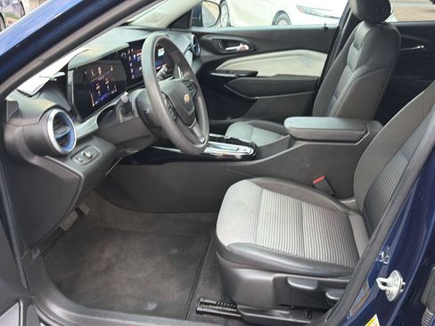 Used 2024 Chevrolet Trax LT FWD image 10