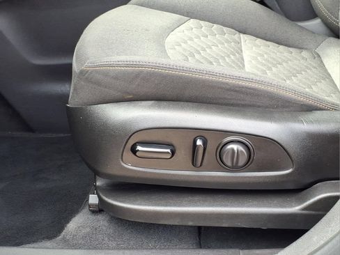 Used 2021 Chevrolet Equinox LT FWD image 17