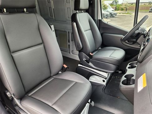 New 2025 Mercedes-Benz Sprinter 2500 image 17