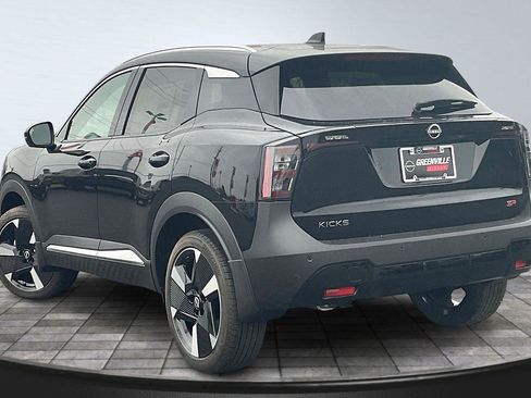 New 2025 Nissan Kicks SR image 3