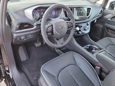 New 2026 Chrysler Pacifica Limited w/ S Appearance Package image 21