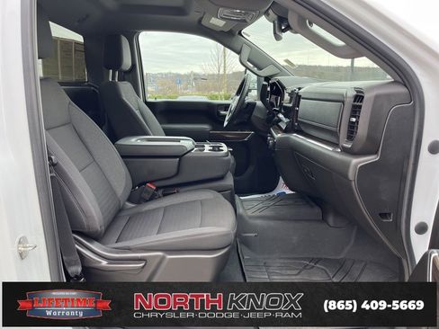 Used 2024 Chevrolet Silverado 2500 LT w/ Convenience Package image 17