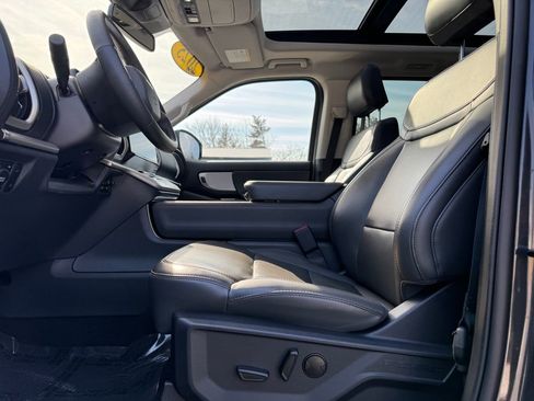 Used 2025 Ford Expedition Active image 24