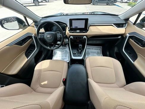 Used 2023 Toyota RAV4 LE AWD/4WD image 18