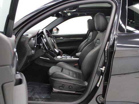 Used 2023 Alfa Romeo Stelvio Estrema image 14