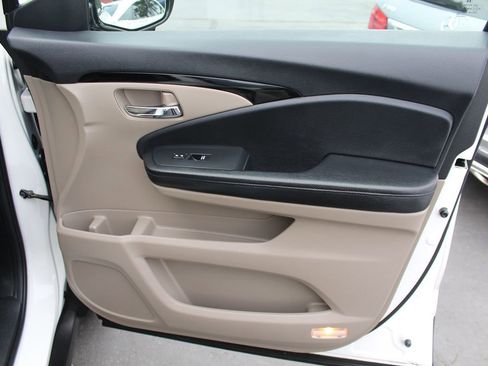 Used 2016 Honda Pilot Touring image 22