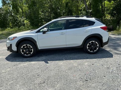 Used 2021 Subaru Crosstrek 2.0i Premium w/ Moonroof Package AWD/4WD image 2