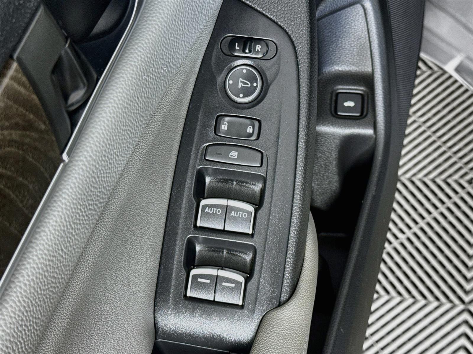 Used 2019 Honda Accord EX image 19