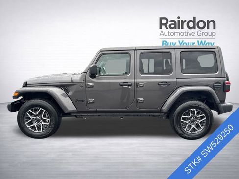 Used 2025 Jeep Wrangler Unlimited Sahara AWD/4WD image 4