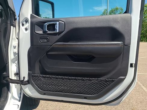 Used 2025 Jeep Wrangler Unlimited Sahara AWD/4WD image 26