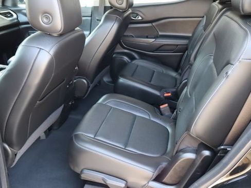 Used 2023 GMC Acadia SLT w/ Technology Package AWD/4WD image 6