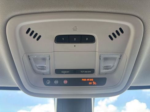 Used 2020 Chevrolet Traverse Premier AWD/4WD image 36