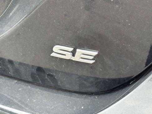 Used 2021 Toyota Camry SE FWD image 9