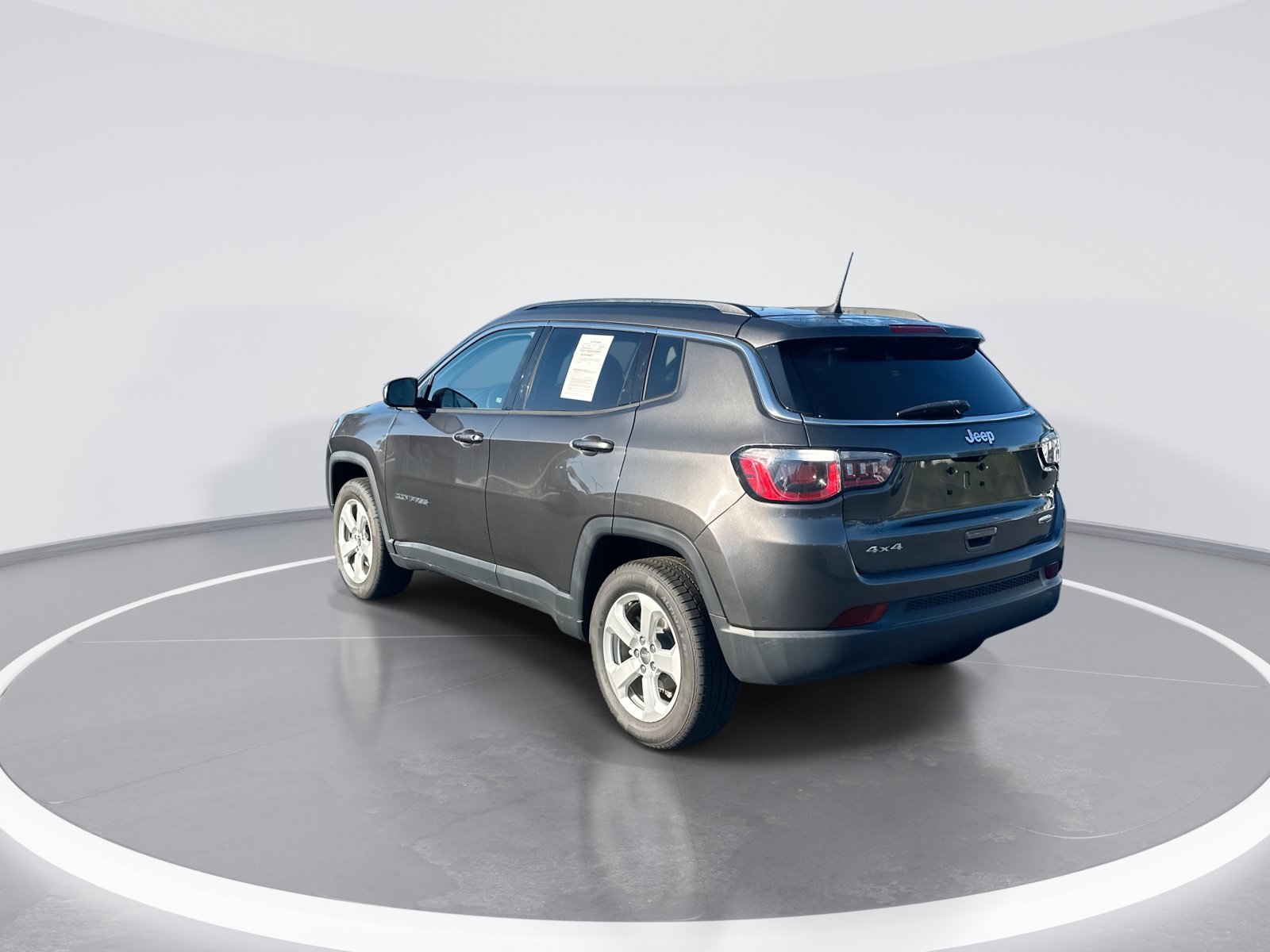 Used 2019 Jeep Compass Latitude w/ Cold Weather Group AWD/4WD image 7