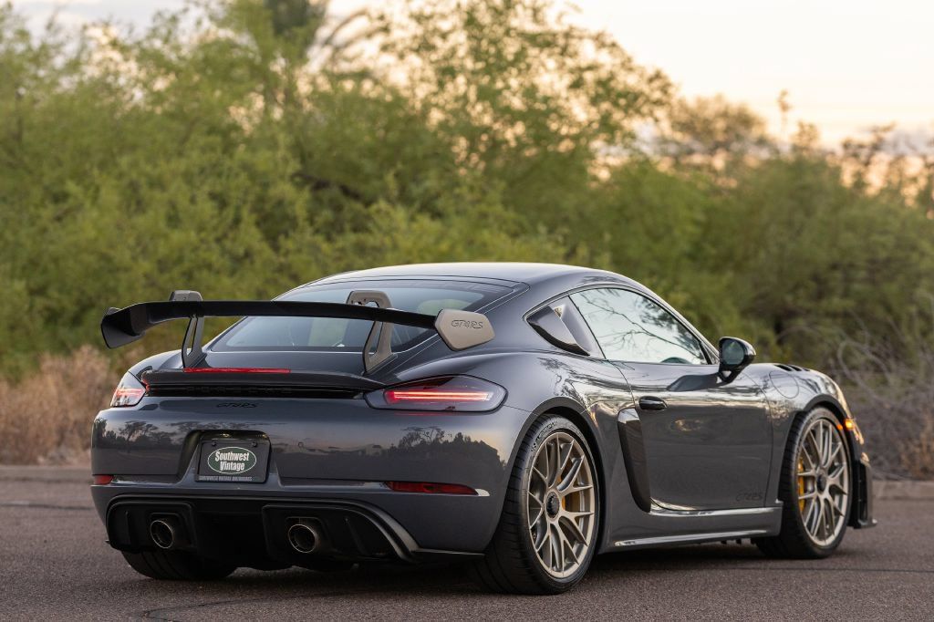 Used 2023 Porsche 718 Cayman GT4 RS RWD image 17