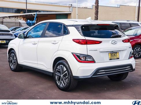 Certified 2023 Hyundai Kona SE FWD image 2